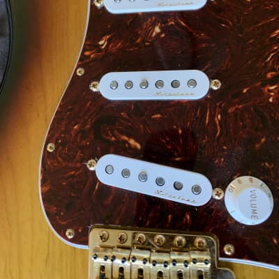 Fender Stratocaster Deluxe Players Loaded Body Vintage Noiseless Pickups 3 Tone Sunburst image 6