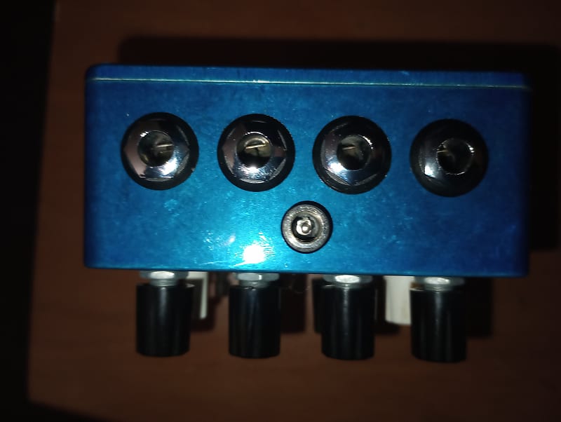 EarthQuaker Devices Avalanche Run V1 Stereo Reverb & Delay