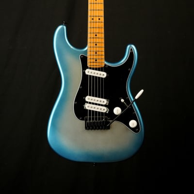 Squier Contemporary Stratocaster® Special, Roasted Maple Fingerboard, Black Pickguard, Sky Burst Metallic image 3