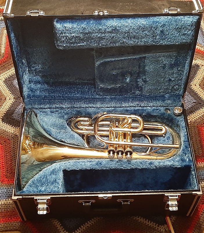 Yamaha Ymp201m Lacquered Brass Marching Mellophone key of F Reverb