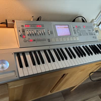 Korg M3 61 Expanded 2010s - Gray