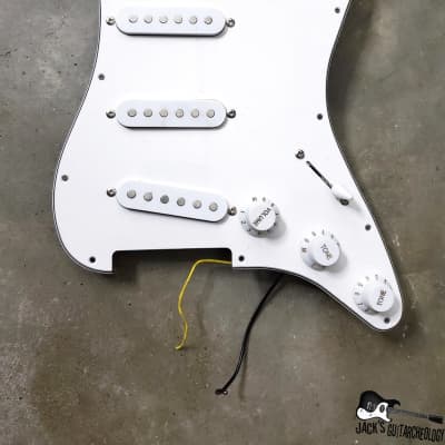 Stratocaster SSS Loaded Pickguard #27 (1990s, White) imagen 3