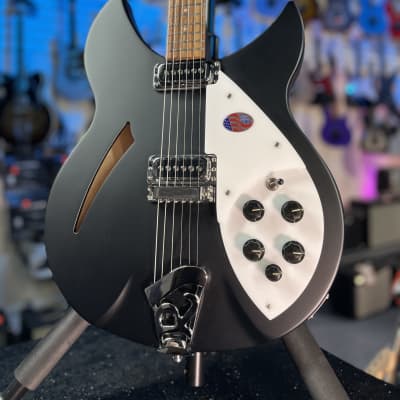 Rickenbacker 330