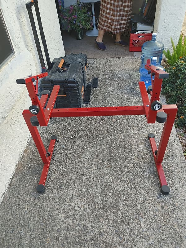 K&M 18810 keyboard stand with 2nd tier Red Reverb