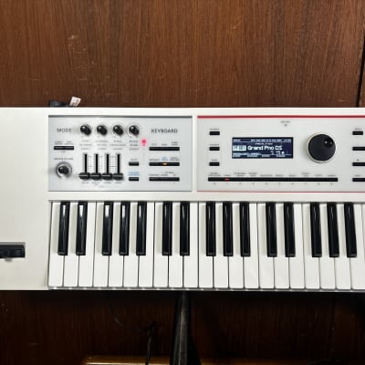 Roland JUNO-DS 61 61-key Synthesizer Special Edition White w/ gig bag juno-ds61w image 2