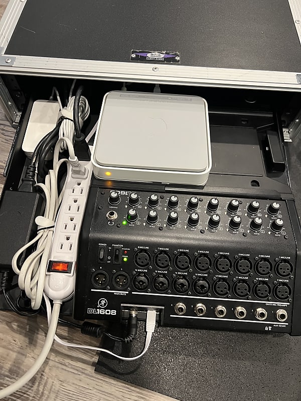 Mackie DL1608 デジタルミキサー ジャンク品(ケース付き) Mackie