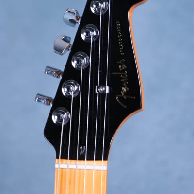 Fender Ultra Luxe Stratocaster Maple Fingerboard - 2-Color Sunburst - US210040909 - 2-Color Sunburst image 4