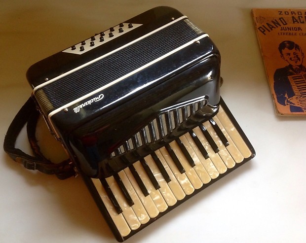 12 button deals accordion