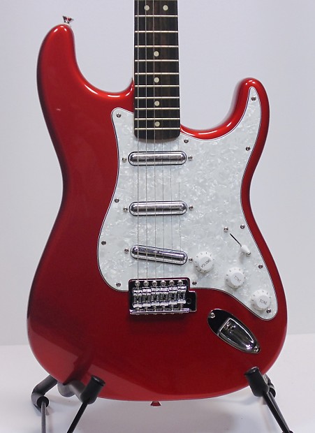 Squier Surf Stratocaster Vintage Modified with Duncan Lipstick Pickups  311602083 Candy Apple Red