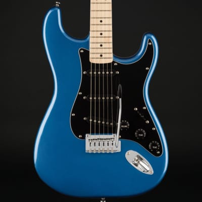 Squier Affinity Series Stratocaster, Maple Fingerboard, Black Pickguard in Lake Placid Blue for sale
