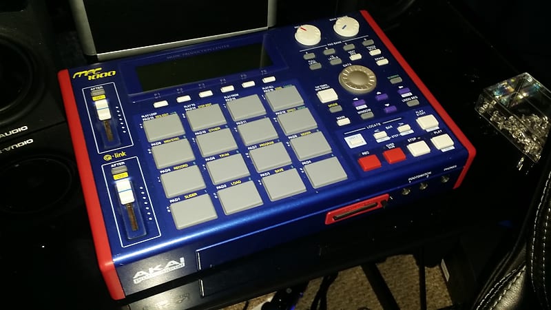 Akai MPC 1000 w/JJOS2XL and 2 cf cards, 1 loaded with 8gb of drum kits and  royalty free samples