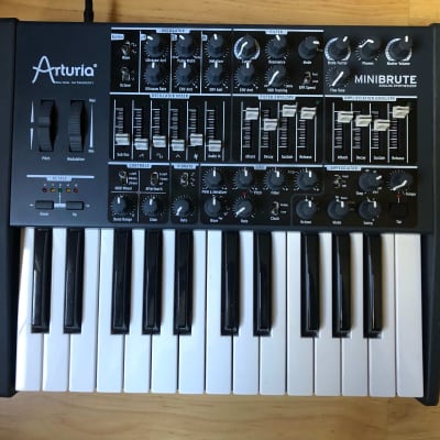 Arturia MiniBrute 25-Key Synthesizer 2012 - 2018 - Black