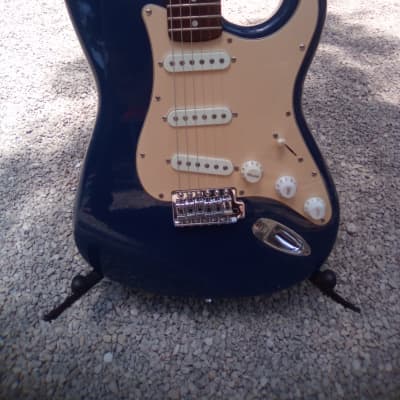 Squier Affinity Series Stratocaster 21-Fret with Rosewood Fretboard 1997 - 2000 - Baltic Blue image 2