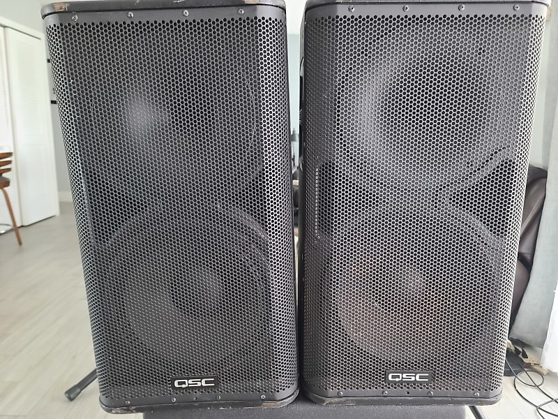 QSC HPR122i BLACK POWERED SPEAKERS Reverb