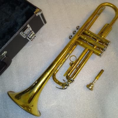 Yamaha YTR-232 Trumpet, Japan, Brass with case and mouthpiece image 3