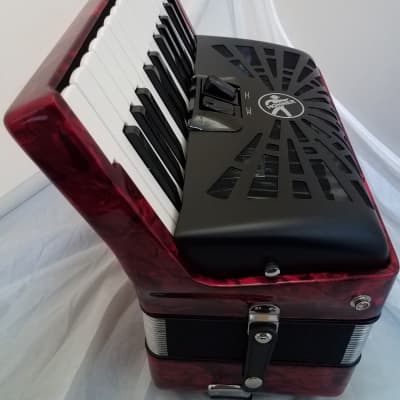 Hohner Bravo II 48 Bass Red Rojo Piano Accordion Acordeon +GigBag, Straps, Shirt - Authorized Dealer image 4