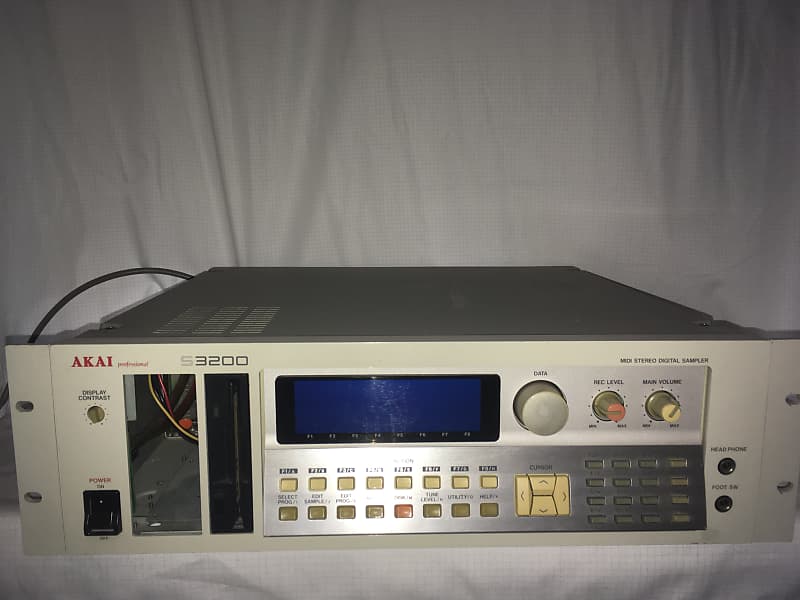 Akai S3200 Sampler - IB-301S, IB-302D, IB-303T - AC 220-240V