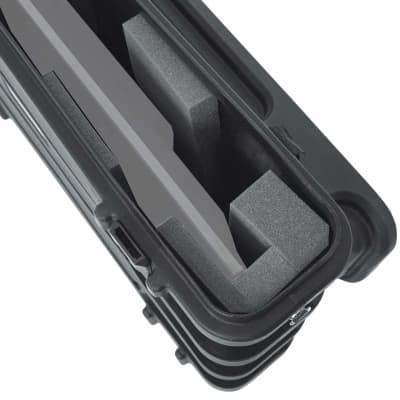 Gator Cases GLED4045ROTO Rotationally Molded Case for 40"-45" LCD TV Screens image 3