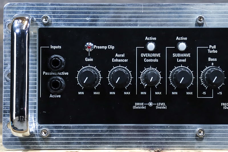 ベース SWR BASS 750 Professional Bass Amplifier SWR 750X Professional Bass Amplifier 750-Watt into 4-Ohms