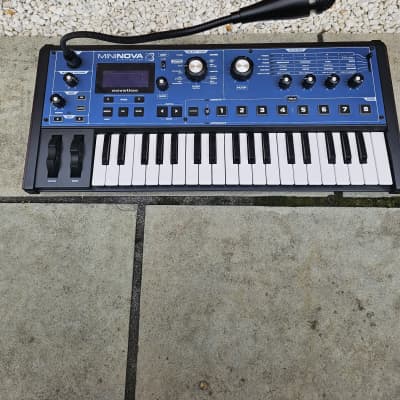 Novation MiniNova 37-Key 18-Voice Synthesizer 2012 - Present - Blue