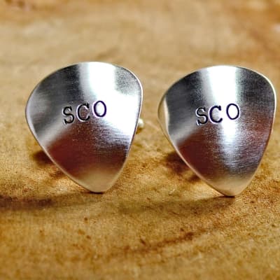 Sterling silver personalized guitar pick cuff links with initials monograms or to customize - Silver imagen 2