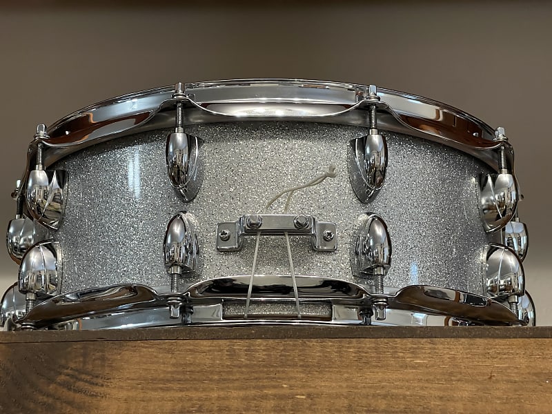 Yamaha Oak Custom 5.5x14 Silver Sparkle Snare Drum NSD085A