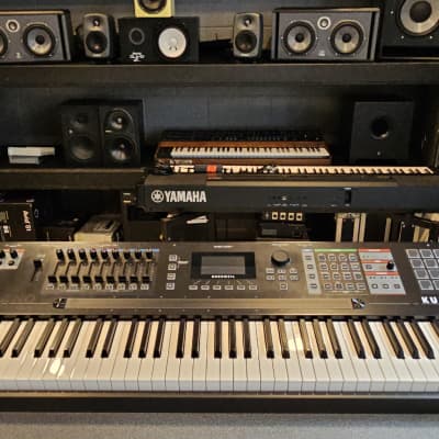 Kurzweil K2700 88-Key Synthesizer Workstation