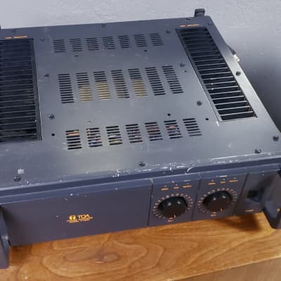 TOA P150D Power Amplifier (150wpc @ 8ohm, 220wpc @ 4ohm