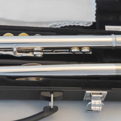 Yamaha YFL-281 Open-Hole Intermediate Flute *Cleaned & Serviced *Ready to Play image 6