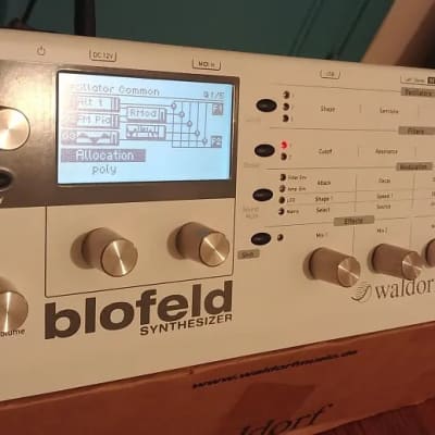 Waldorf Blofeld Desktop Synthesizer - White + Stand and Decksaver