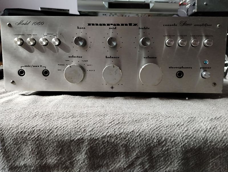Marantz 1060 integrated amplifier in very good condition - 1970&#039;s  			