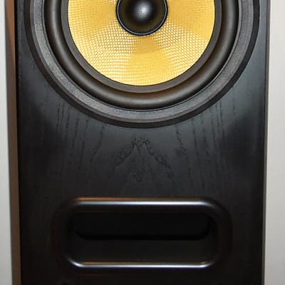 B&W P4 floorstanding speakers image 3
