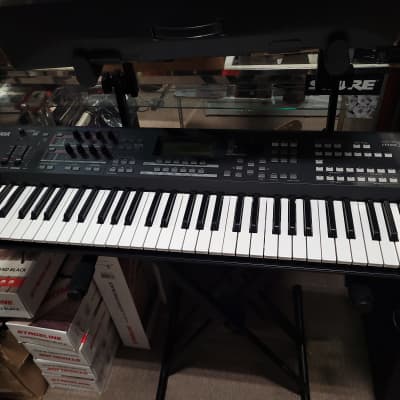Yamaha MOXF 6 Production Synthesizer - Local Pickup Only