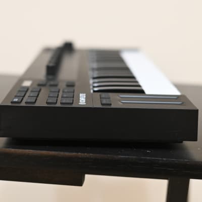 Native Instruments Komplete Kontrol M32 Controller Keyboard, 6.57 x 18.7 x  1.96 inches