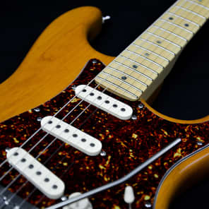 MINT! Fender American Deluxe Stratocaster Amber & Fender Case image 4