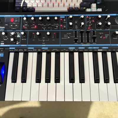 Novation Bass Station II 25-Key Monophonic Synthesizer 2013 - Present - Black