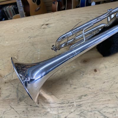 Bach Stradivarius Model 37 ML Trumpet w/ Case and Bach 5C Mouthpiece image 12