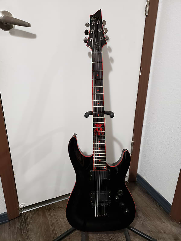 日本未発売 SCHECTER C-1 SHE DEVIL ブラック&レッド 日本未発売 SCHECTER C-1 SHE DEVIL ブラック&レッド