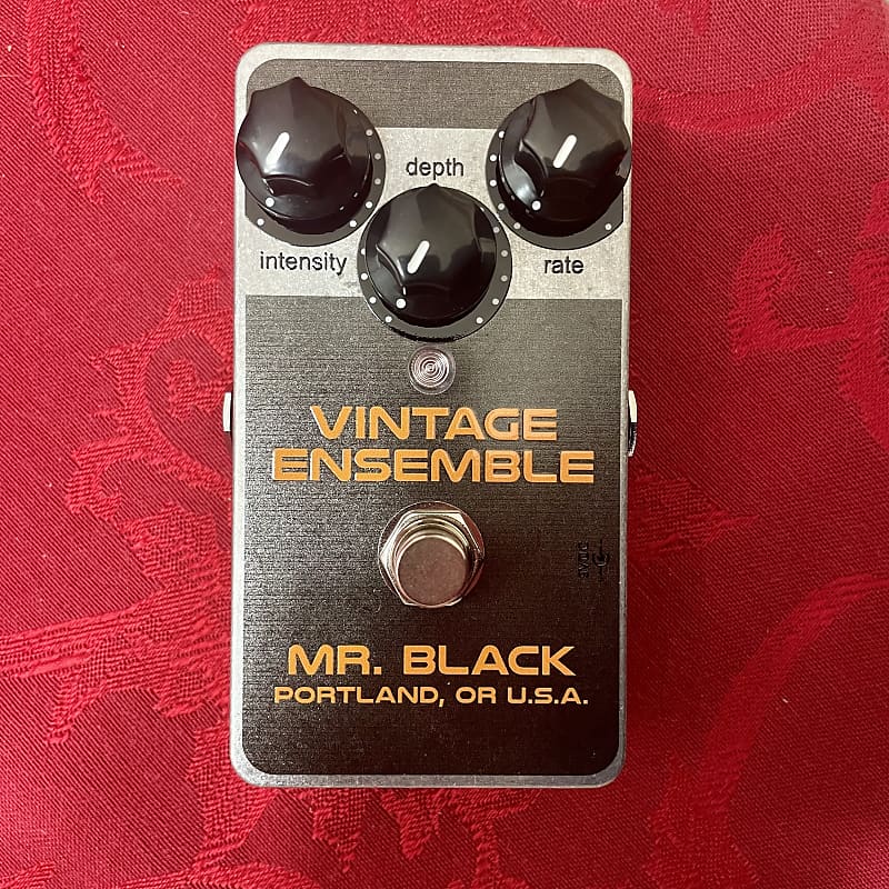 Mr. Black Vintage Ensemble