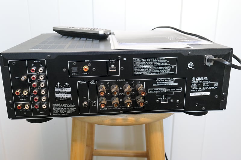 Yamaha A-S501  Amplificateur stéréo 2 x 85 watts.