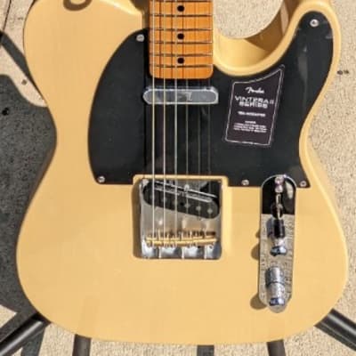 Fender Vintera® II '50s Nocaster® guitar, Maple Fingerboard, Blackguard Blonde