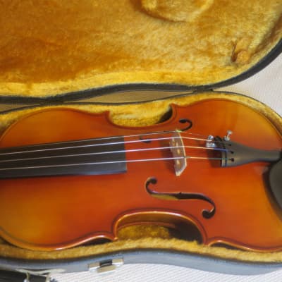 1988 Suzuki Violin No. 300, 4/4 Intermediate with Case - Near-Mint