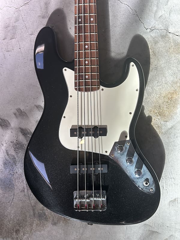 Fender Squier Jazz Bass 2002-2005 - Black. Soft case included image 1
