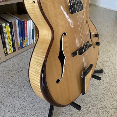 Yunzhi Archtop Guitar 16” image 4