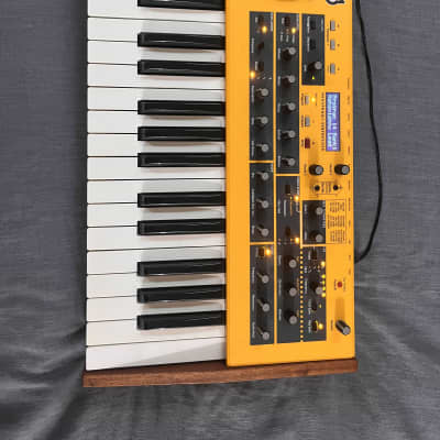 Dave Smith Instruments Mopho 32-Key Monophonic Synthesizer 2011 - 2016 - Yellow with Wood Sides