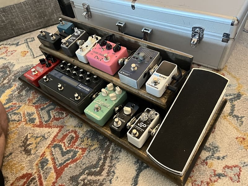 Custom Two Tier Handmade Pedalboard WITH GigRig Isolator AND Reverb