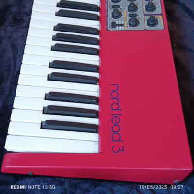 Nord Lead 3 49-Key 24-Voice Polyphonic Synthesizer 2002 - 2007 - Red