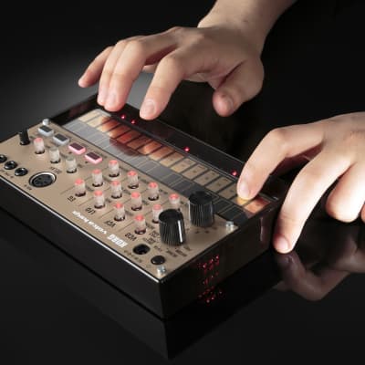 Korg Volca Keys Analog Loop Synthesizer - Gold/Black image 7