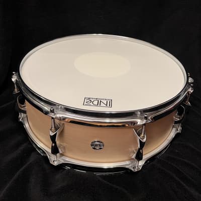 INDe 5.5x15 Maple 2019 Natural satin maple snare image 1