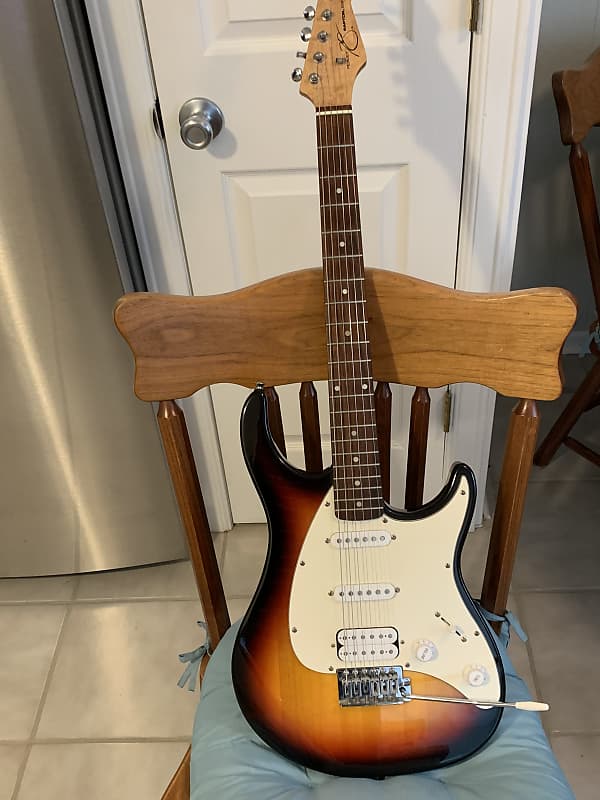 Peavey Raptor EXP Guitar Sunburst with Tremolo/Whammy Bar Peavey Raptor EXP Guitar Sunburst with Tremolo/Whammy Bar